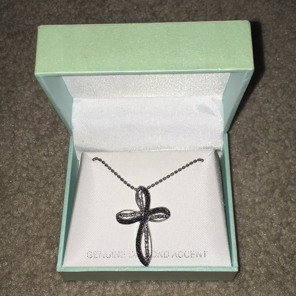 Black and silver cross necklace - Picture 3 of 4